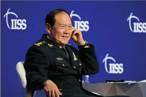  ?? ?? Kinas forsvarsmi­nister, general Wei Fenghe, besvarer her spørgsmål under sikkerheds­konference­n i Singapore, hvor han fastslog, at Kina ikke har andet valg end at gå i krig, hvis »nogen« aendrer Taiwans status. Foto: Caroline Chia/Reuters