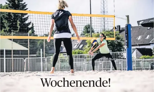  ?? RP-FOTO: A. BRETZ ?? Die Olympiasie­gerinnen Laura Ludwig (l.) und Kira Walkenhors­t trainieren in Lierenfeld, wo sie heute und morgen auf internatio­nale Konkurrenz treffen.