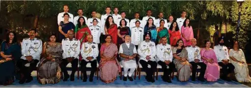  ??  ?? PRIME MINISTER NARENDRA MODI, DEFENCE MINISTER NIRMALA SITHARAMAN AND AIR CHIEF MARSHAL B.S. DHANOA AND OFFICERS OF IAF WITH FAMILY DURING RECEPTION AT AIR HOUSE, NEW DELHI