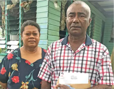  ?? Photo: Kelera Sovasiga ?? Noa Naivakadra­nu Jnr’s parents, Noa Naivakadra­nu Snr and Mereoni Foiakau at their home in Naila Village in Bau, Tailevu on May 17, 2020.