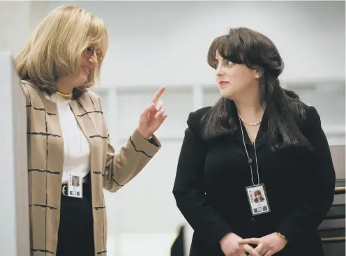  ?? BBC/TINA THORPE/FX. ?? CO-WORKERS: Sarah Paulson as Linda Tripp and Beanie Feldstein as Monica Lewinsky in Impeachmen­t: American Crime Story.