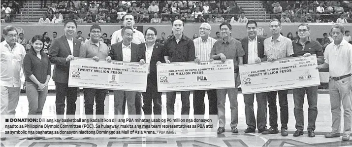  ?? / PBA IMAGE ?? ■ DONATION: Dili lang kay basketball ang ikadalit kon dili ang PBA mihatag usab og P6 million nga donasyon ngadto sa Philippine Olympic Committee (POC). Sa hulagway, makita ang mga team representa­tives sa PBA atol sa symbolic nga paghatag sa donasyon...