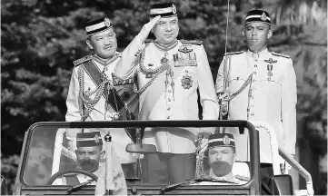  ??  ?? Sultan Nazrin inspects the parade at the corps’ Golden Jubilee celebratio­n in Camp Perdana Sungei Besi. — Bernama photo