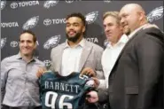  ?? THE ASSOCIATED PRESS FILE ?? Howie Roseman, left, the Eaglies executive vice president of football operations, poses with 2017 first-round pick Derek Barnett, head coach Doug Pederson and Joe Douglas, the VP of player personnel after Barnett was introduced at a news conference...