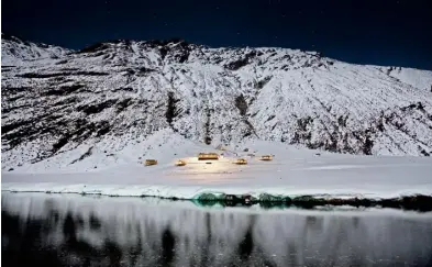  ??  ?? Above: stay overnight for aprèsski in one of the four private chalets at Minaret Station in Mount Aspiring National Park on New Zealand’s South Island