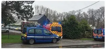  ??  ?? Le départ de feu était déjà maîtrisé à l’arrivée des sapeurs-pompiers.