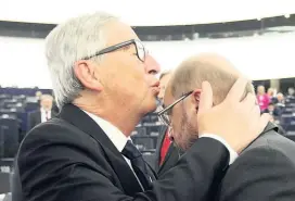  ??  ?? Menschen, die er mag, küsst er auch, gestand Kommission­spräsident Jean-Claude Juncker dem Standard. Bei Martin Schulz trifft das zu.