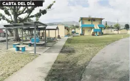  ?? suministra­da ?? Padres, niños y maestros de la escuela elemental Matías Rivera, en Las Piedras, piden que no cierren el plantel.