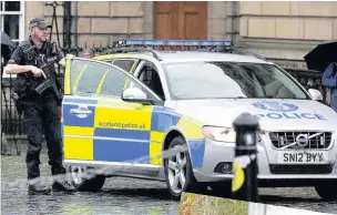  ??  ?? ON GUARD Armed police in heart of Edinburgh