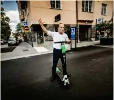  ?? FOTO: STEFAN KÄLLSTIGEN ?? ROPADE HEJ FÖR TIDIGT? Löftet om taxor för elsparkcyk­lar skjuts upp.