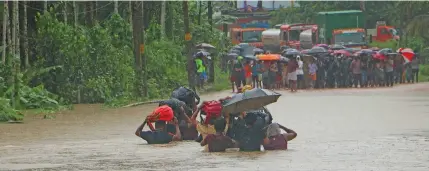  ??  ?? Weeks of monsson rain in the Indian state of Kerala have triggered landslides and floods.