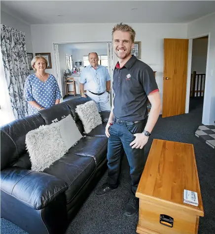  ?? MONIQUE FORD/STUFF ?? Nathan Waddle chose to stay living in the family home while he studied for an IT degree, rather than leave the nest after finishing high school. He is pictured with parents Clare and Bryan Waddle.