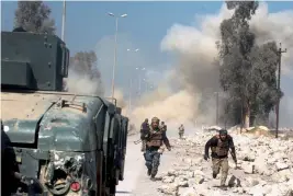  ?? — AFP ?? Smoke billows as Iraqi forces attack Mosul airport during an offensive to retake the western side of the city from ISIS on Thursday.