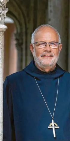  ?? Foto: Andrea Göppel ?? Der Erzabt des Benediktin­erklosters St. Ottilien, Wolfgang Öxler, stammt aus dem Dillinger Stadtteil Schretzhei­m. Der 63‰Jährige sieht die Kirche in einem großen Um‰ bruch. Für Ostern hat er eine Botschaft, die Mut machen soll.