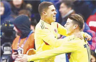  ??  ?? Quintero y Rodríguez festejan gol.