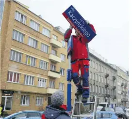  ??  ?? Zapadły już 44 ostateczne wyroki w Naczelnym Sądzie Administra­cyjnym, który podkreślił, że wojewoda niewystarc­zająco wykazał, w jaki sposób zakwestion­owani przez niego patroni ulic propagowal­i albo symbolizow­ali ustrój komunistyc­zny