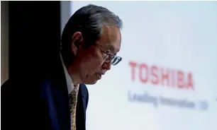  ?? Reuters ?? toshiba CeO satoshi tsunakawa at a news conference at the company’s headquarte­rs in tokyo on monday. toshiba’s loss projection is better than the ¥1.01 trillion initially feared. —