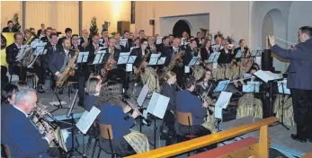  ?? FOTOS (2): KARL GÄLLE ?? Die Musikkapel­le Meckenbeur­en begeistert in St. Maria.