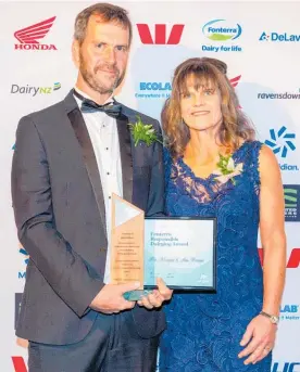  ?? ?? Pete Morgan and Ann Bouma, 2021 Fonterra Responsibl­e Dairying Award winners.