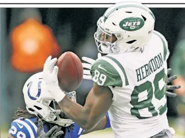  ?? Paul J. Bereswill ?? TURN NEGATIVE TO POSITIVE: Rookie Chris Herndon, making the catch Week 6 against the Colts, and the Jets’ three other tight ends likely will be receiving more targets Sunday versus a Vikings team that struggles to defend against the position.