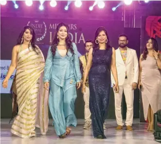  ?? ANI Photo ?? Rituparna Sengupta walks on the ramp at Miss/Mrs India 2022
Actress Rituparna Sengupta with models walk on the ramp during a fashion show at Miss/Mrs India 2022 contest, in Kolkata on Sunday.