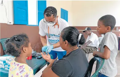  ?? Fotos: Colprensa ?? Hasta los años 90, los colombiano­s accedían a la atención médica dependiend­o de su situación económica laboral./