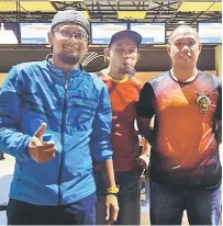  ??  ?? TERUS MENCABAR: Pemain SDO Bowlers (dari kiri) Mohd Aliff, Haidi Lasalem dan Mohd Hafez yang turut mencatat kemenangan besar pada minggu lepas.
