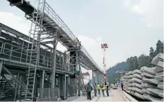  ??  ?? De acuerdo con los ingenieros, la estación Zinacantep­ec, la más grande, ya está por entregarse. Los acabados se realizarán a fin de año.