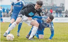  ?? ARCHIVFOTO: SCHUH ?? Felix Hörger kennt den FV aus einigen Spielen in der Vergangenh­eit, als er mit Ulm gegen Ravensburg (Sebastian Reiner) spielte.