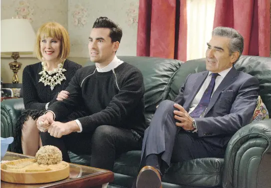  ?? CBC ?? Daniel Levy, centre, seen with his onscreen mom Catherine O’Hara, and onscreen and real-life dad Eugene Levy, is thrilled to have the chance to open viewers’ minds about pansexuali­ty. As season 4 begins, Levy’s character, David, is running a general...