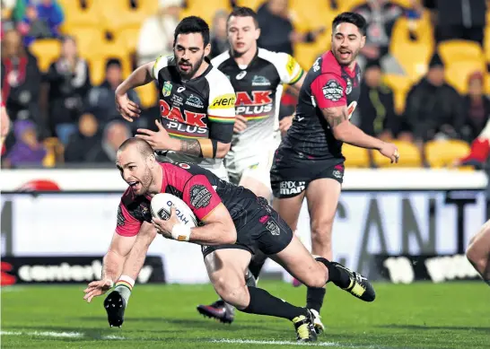  ?? Pictures / Photosport ?? The Warriors started strongly, with Simon Mannering opening the scoring in the second minute, but faded badly in the final quarter.