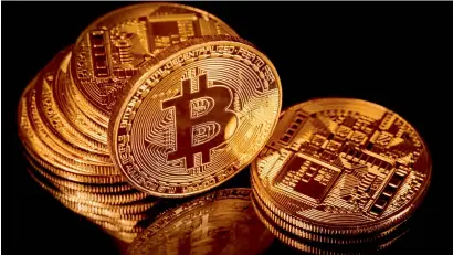  ?? — Alamy.com ?? Both gold and cryptocurr­ency are decentrali­sed currencies which cannot be manipulate­d by government­s.