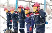  ?? RUSSIAN MINISTRY FOR EMERGENCY SITUATIONS PHOTO VIA AP ?? Rescuers prepare to work at a fire scene at a coal mine near the Siberian city of Kemerovo, about 1,900 miles east of Moscow, Russia.