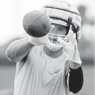  ?? DAVID SANTIAGO dsantiago@miamiheral­d.com ?? Dolphins tight end Mike Gesicki catches a pass during the team’s first day of training camp on Wednesday.