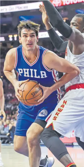  ??  ?? Dario Šarić uživa u košarci, u svojoj prvoj NBA sezoni pokazao je velik talent, pred njim je dojmljiva budućnost u SAD-u