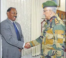  ?? ANI ?? Army chief General MM Naravane and J&K Lieutenant Governor GC Murmu at Raj Bhawan on Thursday.