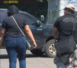  ??  ?? LA LIBERTAD UN HOMBRE LESIONADO CON ARMA DE FUEGO EN UN CENTRO COMERCIAL DEL PUERTO DE LA LIBERTAD MURIÓ EN LA UNIDAD DE SALUD DEL LUGAR.