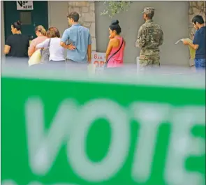  ?? AP ?? URNAS. Largas filas para el voto anticipado. Aquí, en el estado de Texas.