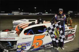  ?? PHOTO BY JENNIFER BELVEAL ?? Kyle Tellstrom of Ukiah holds up the championsh­ip trophy after winning the Anderson Logging 60on Saturday night at the Shasta Speedway in Anderson. It was Tellstrom's season debut with the North State Modified Series.