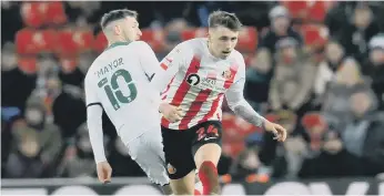  ?? ?? Dan Neil plays the ball forwards against Plymouth Argyle FC Efl1 11-12-2021 Picture by FRANK REID