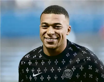  ?? FRANÇOIS MORI / AP ?? Mbappé en l’escalfamen­t del Troyes-PSG de dissabte, en la primera jornada de la Ligue 1