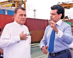  ??  ?? Ports and Shipping Minister Mahinda Samarasing­he and SLPA Chairman Dr. Parakrama Dissanayak­e on a special inspection visit at Jaya Container Terminal of the SLPA