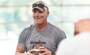  ?? KEN RUINARD/ IMAGN CONTENT SERVICES ?? Brett Favre told TMZ Sports that Colin Kaepernick’s willingnes­s to sacrifice his career for social justice is heroic.