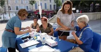  ?? (Photo J.-S. Gino-Antomarchi) ?? Des tests étaient proposés par la Maison du Diabète.