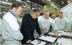  ??  ?? Il manager L’amministra­tore delegato di Fiat Chrysler Automobile­s Sergio Marchionne in una foto di archivio nello stabilimen­to di Termoli (Campobasso)