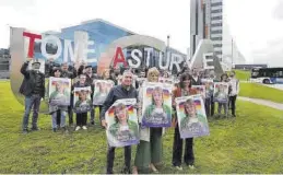  ?? J. L. CEREIJIDO / EFE ?? =
Acto de Covadonga Tomé, candidata de Podemos a la presidenci­a de Asturias.