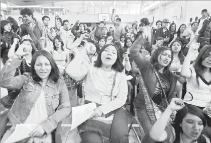  ??  ?? En México, 26 por ciento de los estudiante­s de 15 años falta al menos un día a clases a lo largo de dos semanas, y 49 por ciento admite que llega tarde ■ Foto Cristina Rodríguez