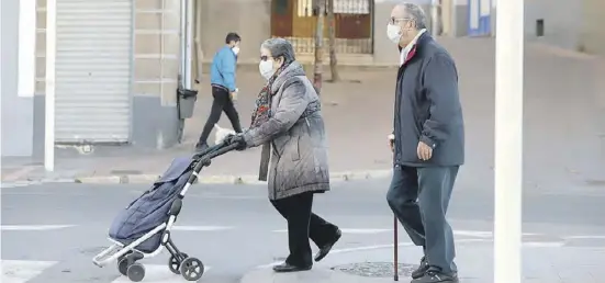  ?? Foto: Ángel García ?? Das öffentlich­e Leben ist weiterhin eingeschrä­nkt, die Auflagen werden immer strenger.