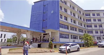  ?? Archivo/ El Siglo ?? Los pacientes deben llevar sus artículos de aseo personal ante las carencias del hospital.