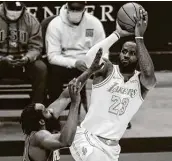  ?? Brett Coomer / Staff photograph­er ?? Lebron James and the Lakers aren’t slowing down as they own a league-best 8-3 record so far this season.